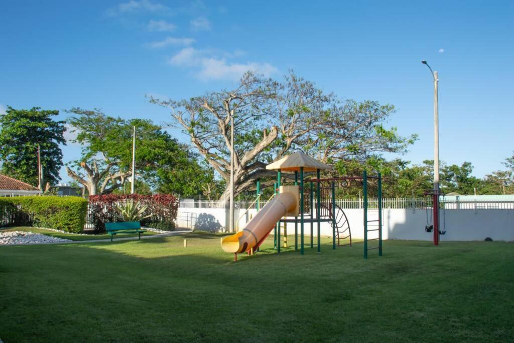 Vistas Apartment @ Puerto Nuevo Beach Vega Baja Buitenkant foto